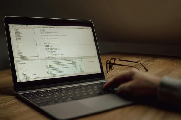 What are the Most Iconic British Fashion Moments in History?